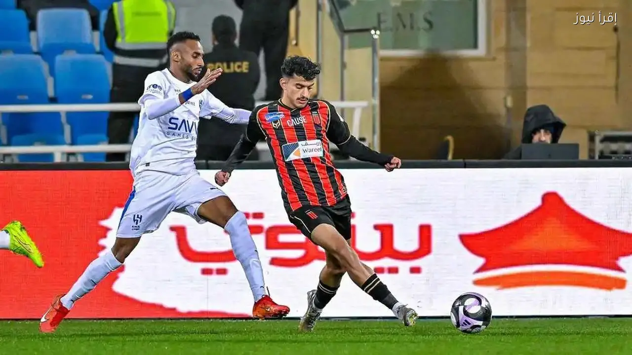 نجم الهلال يتصرف بشكل مفاجئ بعد طرد شقيقه في مباراة الرياض