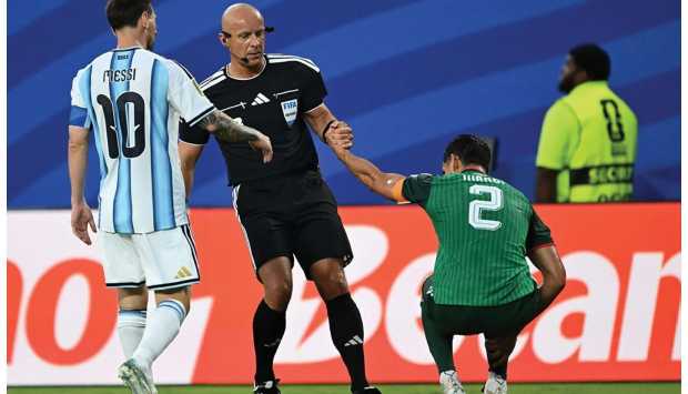 سيمون مارشينياك يقود مباراة مصر وإيران في كأس العالم 2026