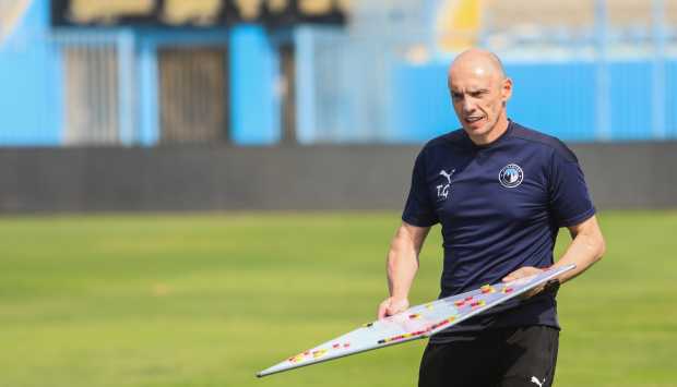 حزن كبير في الأوساط الرياضية بعد وفاة المدرب تاكيس جونياس عن عمر 55 عامًا