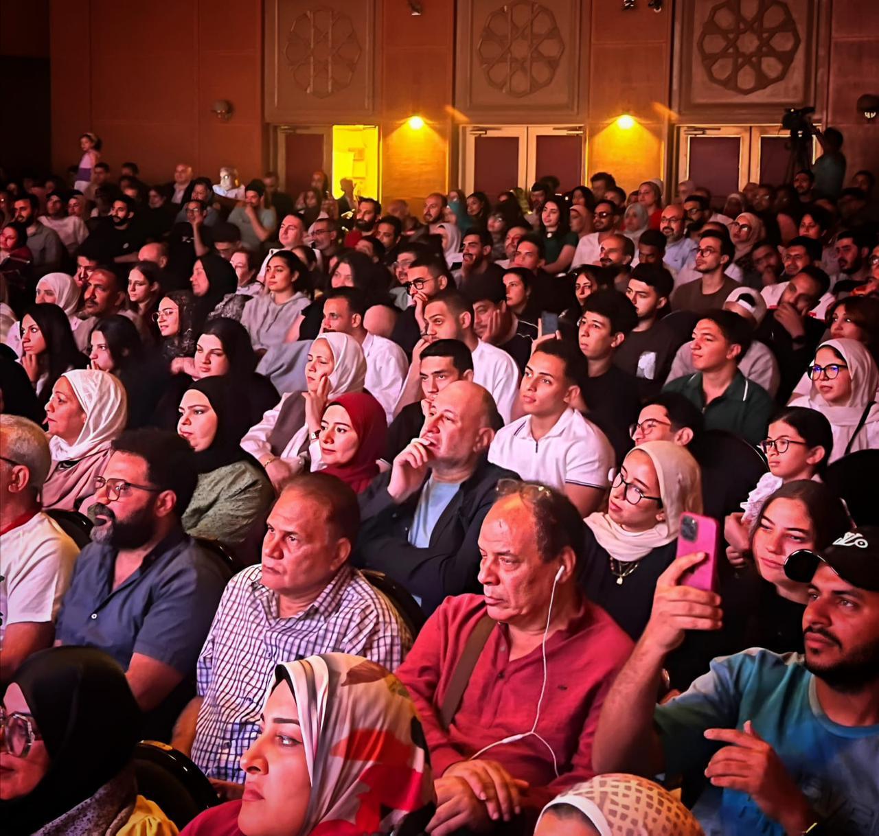 فتاة المعرض