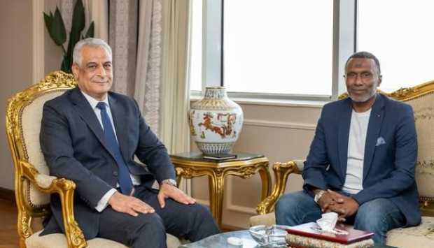 اجتماع وزير الإنتاج الحربي مع أحمد الكأس لمناقشة استعدادات دوري المحترفين 2026-2027