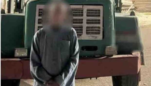 وزارة الداخلية تضبط سائق نقل صدم ميكروباص في ببا ويعترف بجريمته