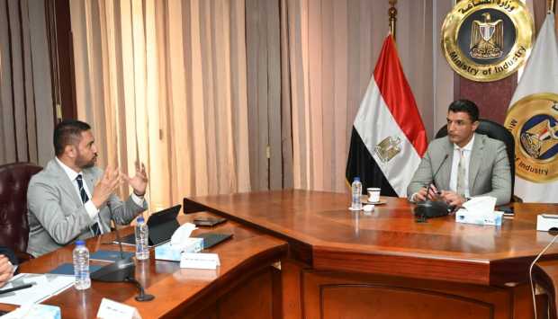 وزير الصناعة يتباحث مع شركة جيلا حول إنشاء أول مصنع للأنظمة الذكية باستثمار 30 مليون دولار