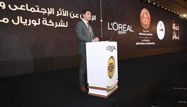 وزير الصناعة يكشف عن ابتكار الذكاء الاصطناعي لتحديد مستحضرات الشعر في مؤتمر لوريال بمصر
