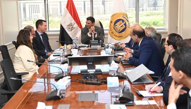 وزير الصناعة يبحث دعم شنايدر إلكتريك: مكون محلي بنسبة 80% وتصدير لـ35 دولة