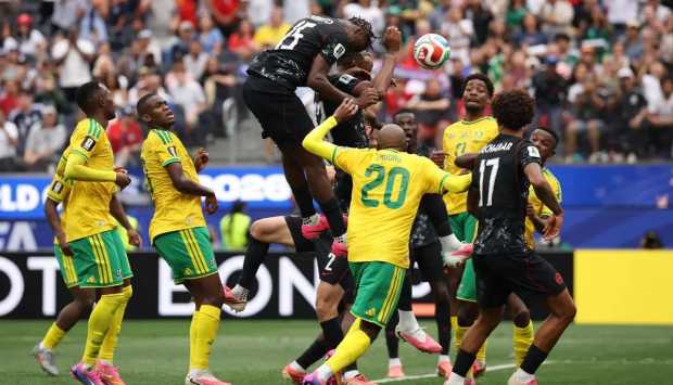 هوجو بروس يعبر عن حزنه بعد خروج جنوب أفريقيا من كأس العالم 2026 ويطرح تساؤلات حول مستقبله