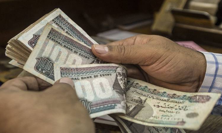 صرف مرتبات الموظفين - صورة أرشيفية