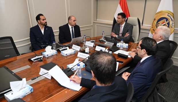 وزير الصناعة خالد هاشم يعلن عن مبادرة شمس الصناعة لتركيب محطات طاقة شمسية في 7000 مصنع