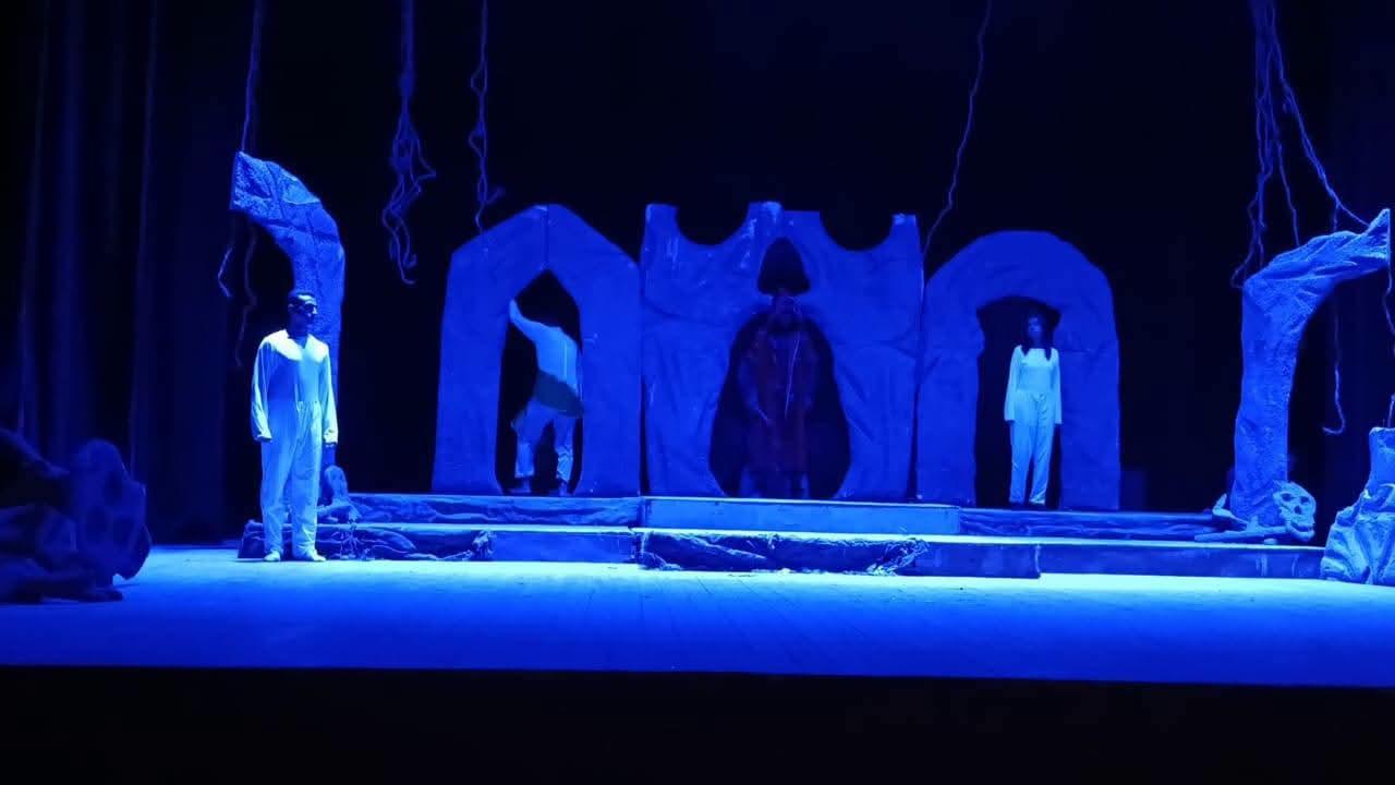 عروض الموسم المسرحي