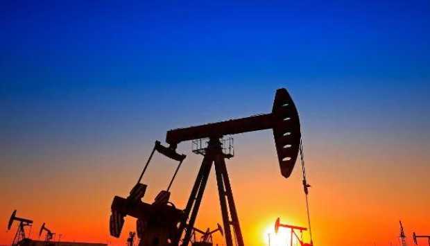 أسعار النفط تتأرجح بين 77 و108 دولارات خلال النصف الأول من 2026 قبل تراجع مفاجئ