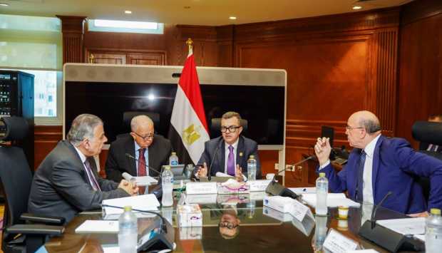 وزير التخطيط يكشف خطة إعادة هيكلة بنك الاستثمار لتعزيز استغلال الأصول الحكومية