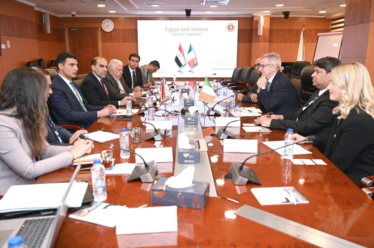 وزير الصناعة