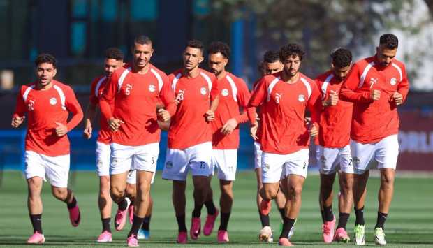 حافلة منتخب مصر تنطلق إلى ملعب مباراة نيوزيلندا وسط دعم جماهيري حار